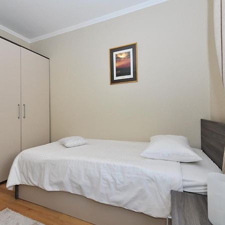 Apartmani Peric 1 Meka Draga Обровац Экстерьер фото