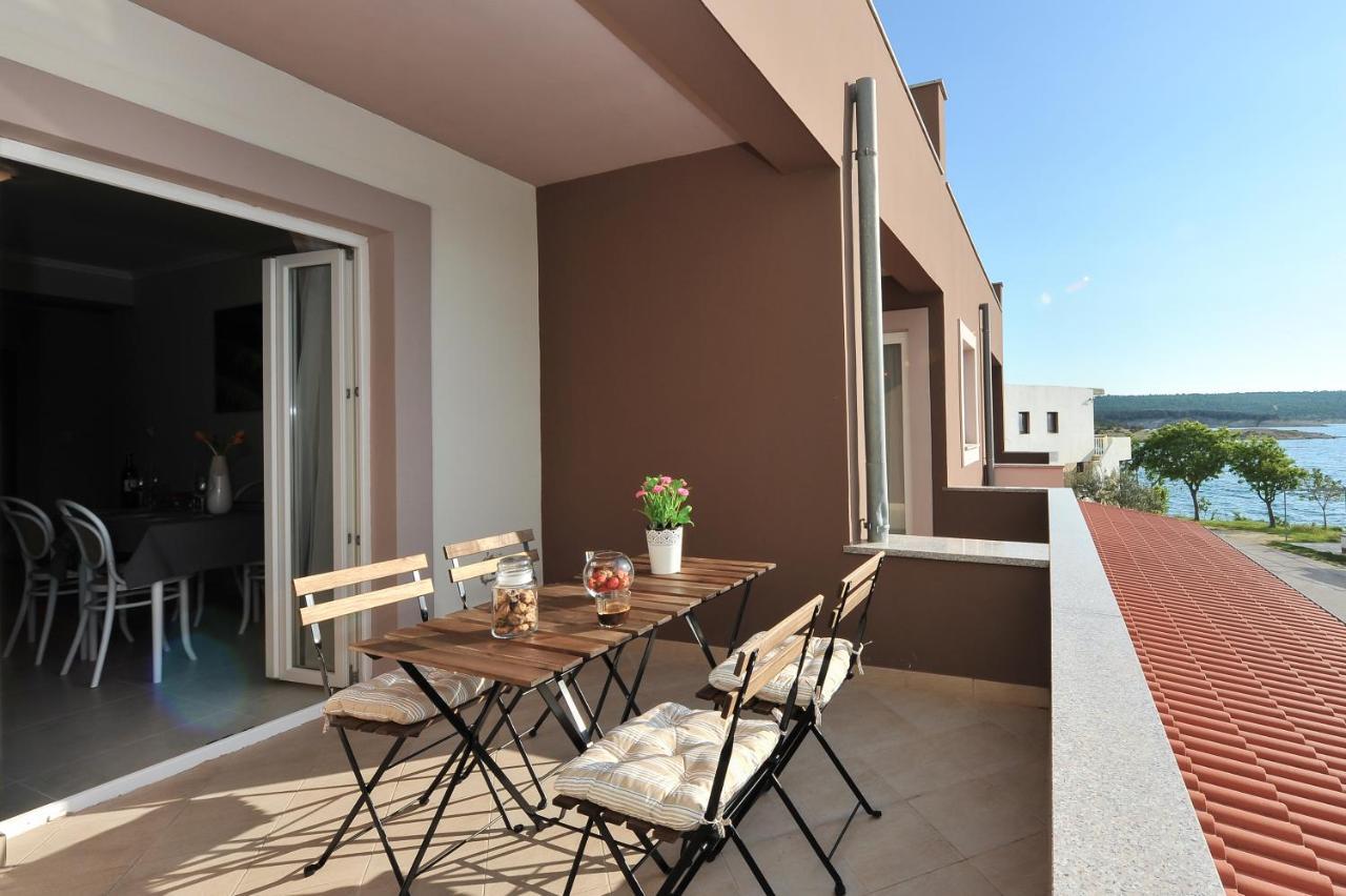 Apartmani Peric 1 Meka Draga Обровац Экстерьер фото