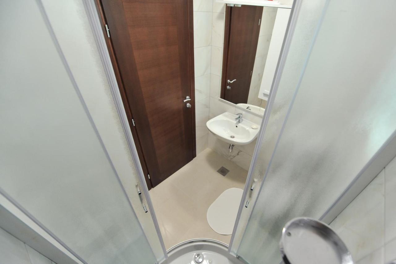 Apartmani Peric 1 Meka Draga Обровац Экстерьер фото