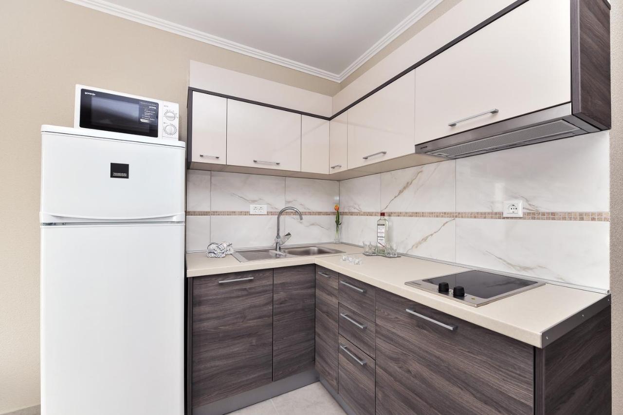 Apartmani Peric 1 Meka Draga Обровац Экстерьер фото