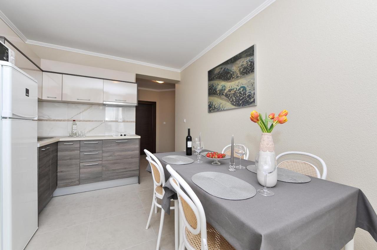 Apartmani Peric 1 Meka Draga Обровац Экстерьер фото