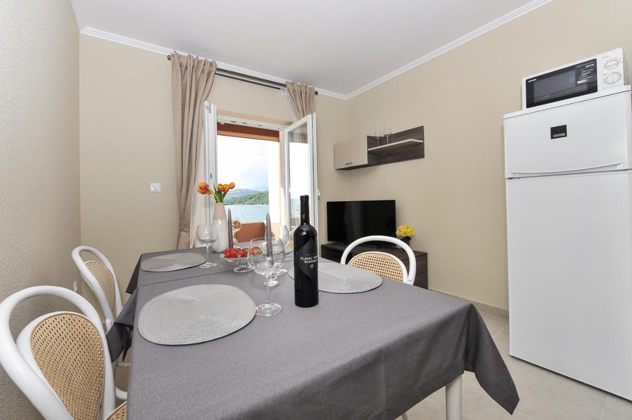 Apartmani Peric 1 Meka Draga Обровац Экстерьер фото