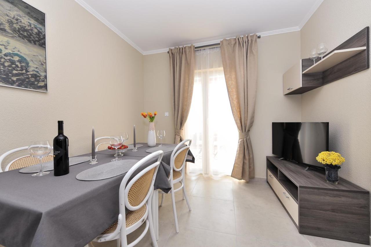 Apartmani Peric 1 Meka Draga Обровац Экстерьер фото