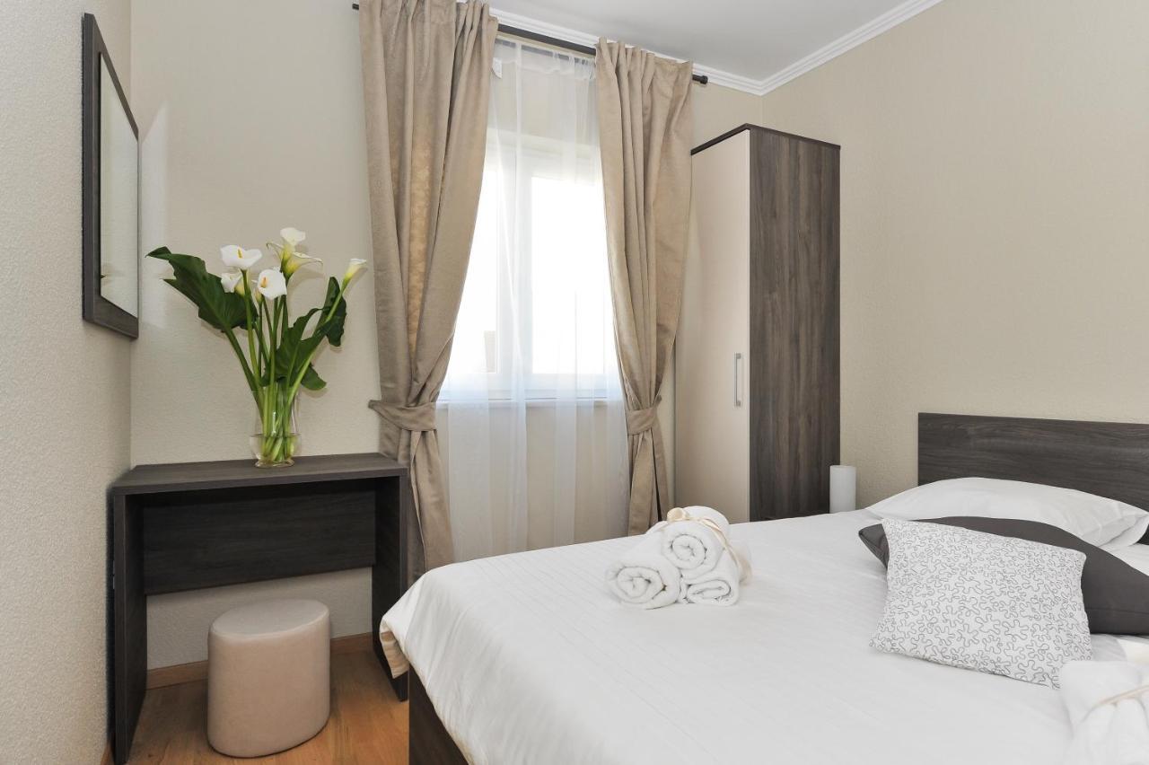 Apartmani Peric 1 Meka Draga Обровац Экстерьер фото