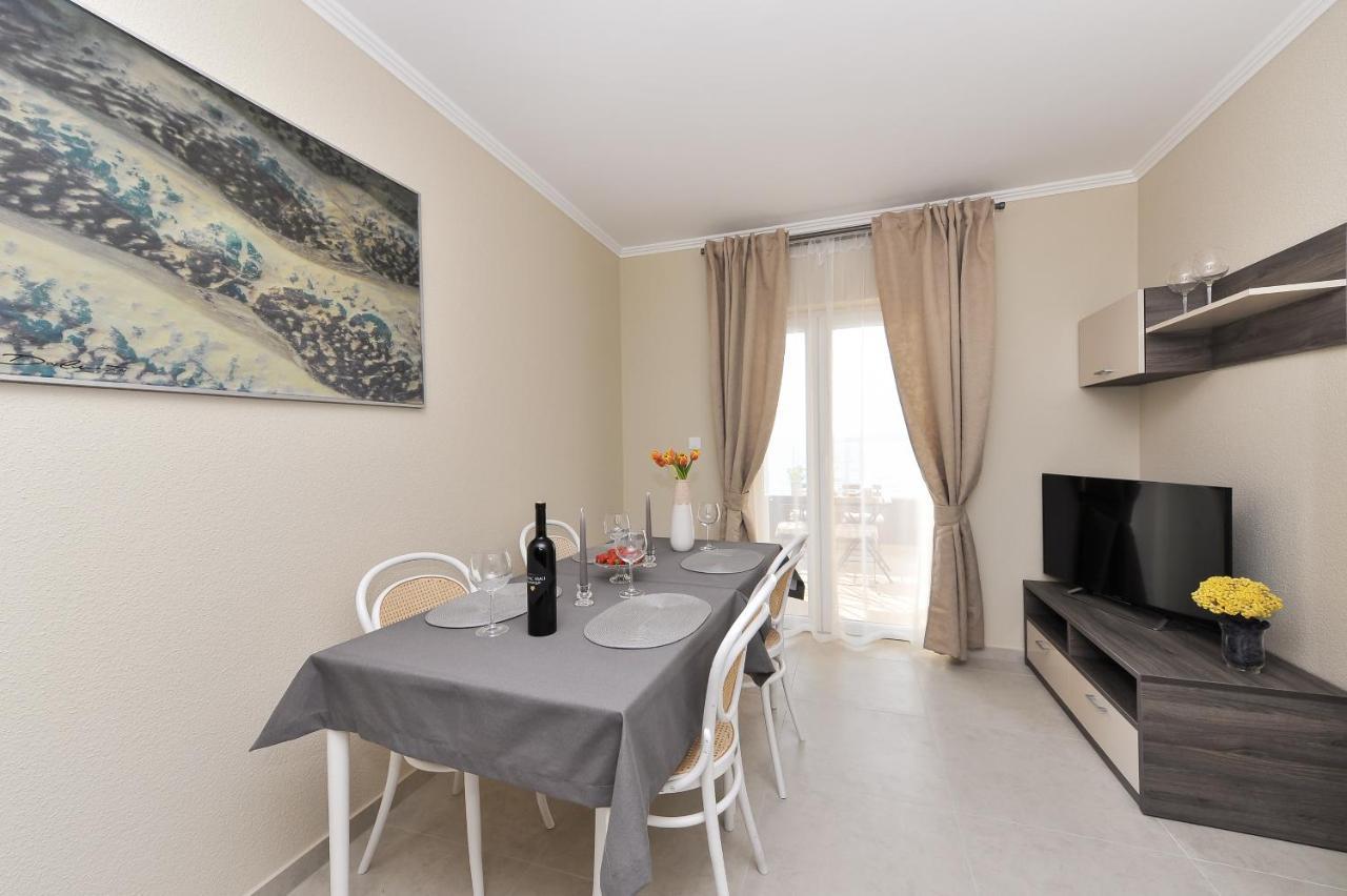 Apartmani Peric 1 Meka Draga Обровац Экстерьер фото