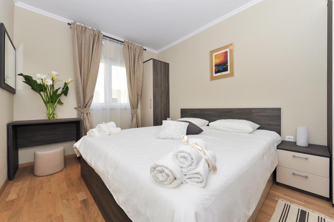 Apartmani Peric 1 Meka Draga Обровац Экстерьер фото